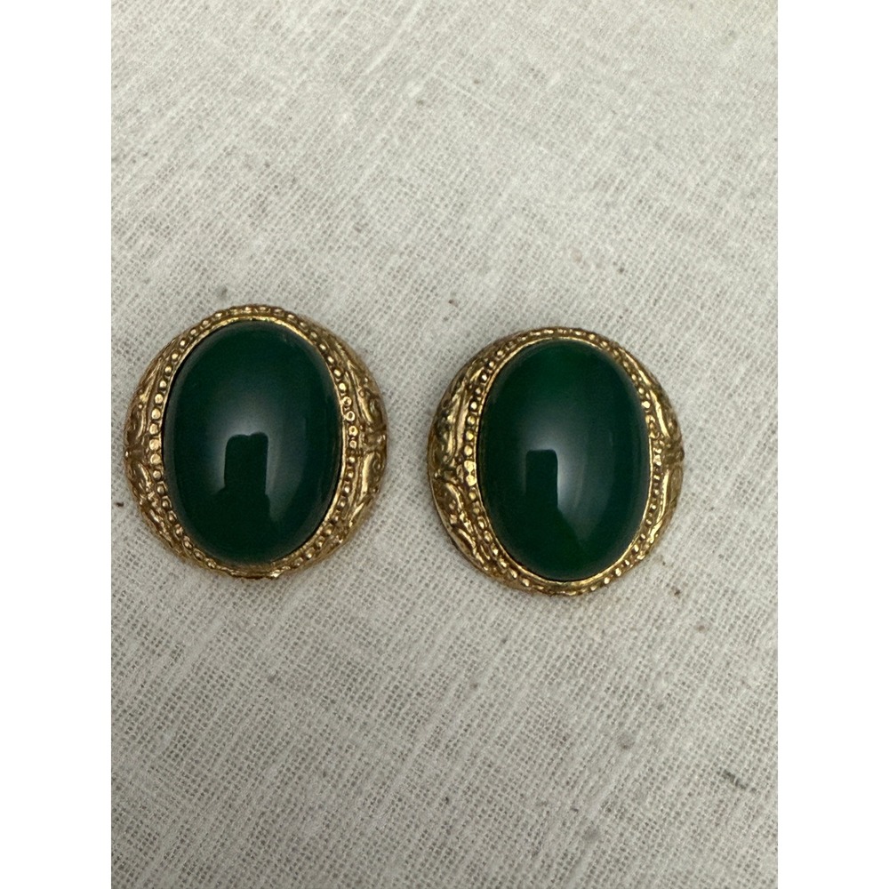Vintage Ellen Designs Signed Green Cabochon Gold Tone Clip On Earrings